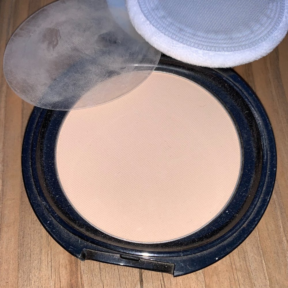 OSP Cosmetics Oil Free Pressed Powder in Matte Beige